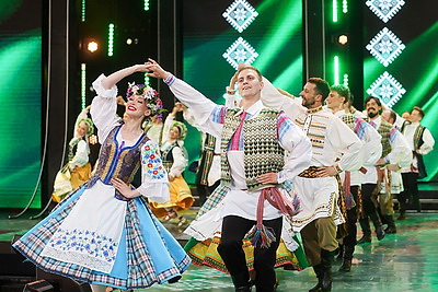Яркое хореографическое шоу \"Танцуй, славянская душа!\" прошло в Летнем амфитеатре в Витебске