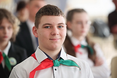 Паспорта лучшим учащимся из Минской области вручили в старейшей гимназии страны