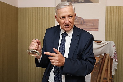 Продал машину, чтобы выкупить редкие экземпляры: белорус собрал уникальную коллекцию утюгов