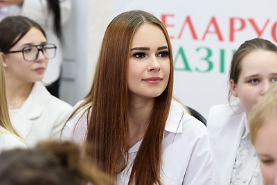 \"Единство начинается с каждого из нас\". Молодежь обсудила ценности праздника на акции \"Беларусь адзіная\"