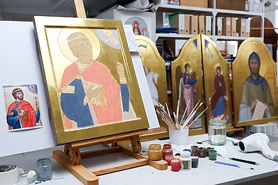 \"Каждая икона становится этапом жизни\". Иконописец Лариса Нежборт