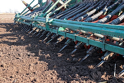 Как спутниковая навигация повышает шансы на богатый урожай уже в посевную