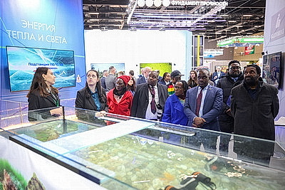 Парламентская делегация Зимбабве посетила ПВТ и ММВЦ