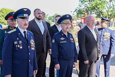 Участники автопробега \"Города-герои - города Героев: Дорогами народных ополченцев\" возложили цветы в Брестской крепости