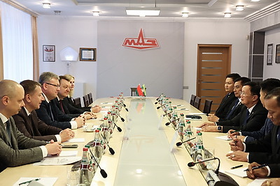 Делегация парламента Мьянмы посетила МТЗ и МАЗ