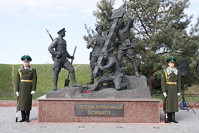 Цифровую звезду у памятника \"Советским пограничникам посвящается\" открыли в Бресте