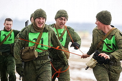 Брестские десантники пробежали марш-бросок на 5 км во время проверки боеготовности ВС