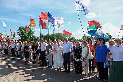Участники автопробега \"Города-герои - города Героев: Дорогами народных ополченцев\" возложили цветы в Брестской крепости