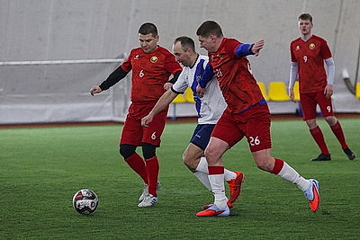 Товарищеский футбольный матч сыграли сборная Следственного комитета и команда \"Родина\"