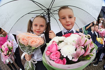 \"Школа для каждого, школа для всех\". В Минске прошли торжественные линейки ко Дню знаний
