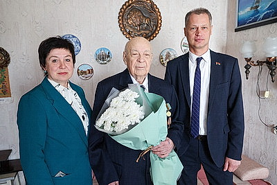 Накануне Дня Победы поздравили участника ВОВ Александра Когана из Витебска