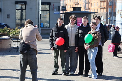 Моя страна. Мое будущее. Минская молодежь поздравила горожан с Днем Конституции