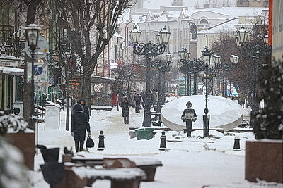 В Бресте 75 единиц спецтехники убирают снег на улицах города