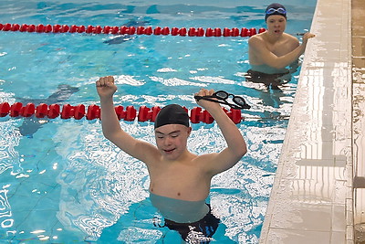 Победа над собой. Турнир по водным видам спорта \"Спешиал Олимпикс\" в Витебске собрал около 80 участников