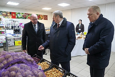 Русый о работе автолавок и сельмагов: люди должны иметь возможность купить все, что они хотят