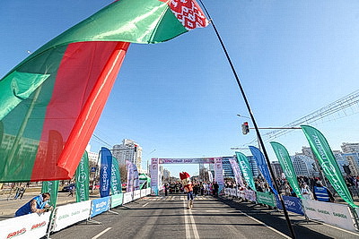 \"Заряд эндорфинами и цветы на финише\". \"Красивый забег\" прошел в Минске