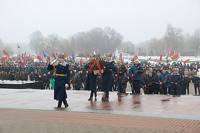 Праздник мужества и верности долгу: в регионах Беларуси 23 февраля прошли торжественные митинги