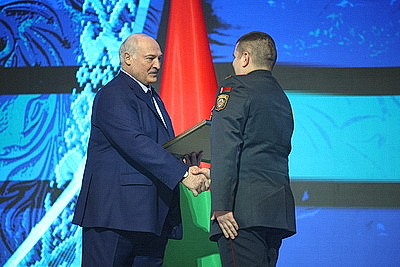 Лукашенко вручил премии \"За духовное возрождение\" и спецпремии Президента