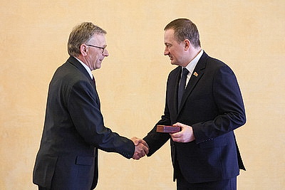 Люди разных профессий, но с общим подходом к делу. В Минске вручили госнаграды