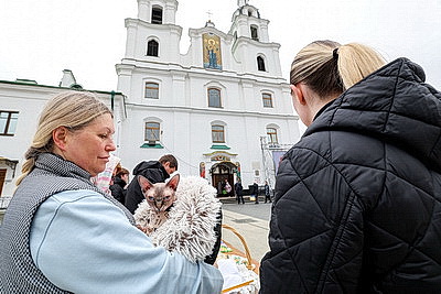 Благодатный огонь от гроба Господня доставили в Минск