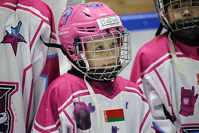 В хоккей играют не только мужчины. Всемирный женский хоккейный матч прошел в Минске