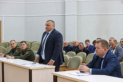 \"Если не сработает район - отвечать будет председатель исполкома\". Крутой об уборочной