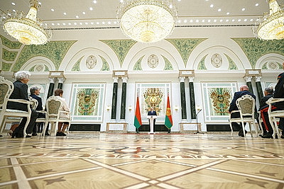 Лукашенко в преддверии священного праздника Дня Победы вручил государственные награды