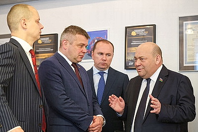 МАЗ поставит 100 машинокомплектов для производства коммунальной техники в Азербайджан