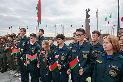 \"В единстве наша сила\": митинг-реквием прошел на площади Славы в Могилеве