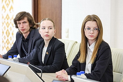 \"Нам есть чему учиться\". Председатель ЦИК Кыргызстана о работе с населением в Беларуси