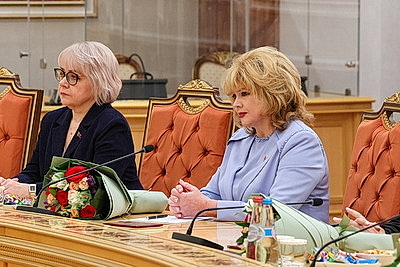 Лукашенко вручил дипломы доктора наук и аттестаты профессора