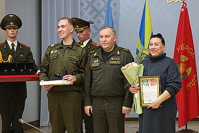 В Минске чествовали лучших военнослужащих срочной службы и их матерей