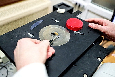 Метод, которого нет в учебниках. Белорусский ученый разрабатывает новый способ лечения патологий