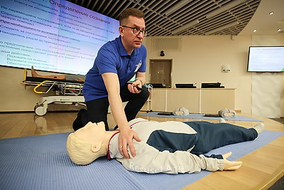 Стартовал проект \"Запусти сердце\". Десятиклассников по всей стране будут учить доврачебной помощи