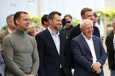 Представители бизнеса посетили с экскурсией Дворец Независимости
