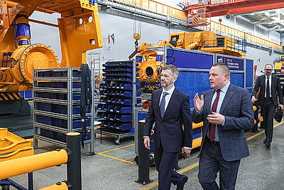 Губернатор Чукотского автономного округа ознакомился с производством БЕЛАЗа