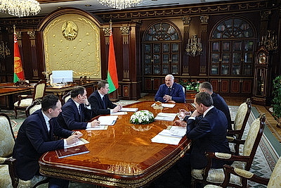 Лукашенко принял доклад Нацбанка, выступив за здоровую конкуренцию в решении важных для страны вопросов