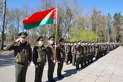 Торжественная отправка новобранцев на срочную военную службу прошла в Минске и регионах Беларуси