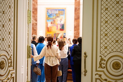 \"Мы разные, но мы едины\". Экскурсия во Дворец Независимости дала старт новому проекту Белорусского союза женщин