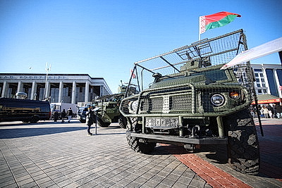 Выставка спецтранспорта, интерактивные площадки, конкурсы. Акция МВД проходит у Дворца Республики в Минске