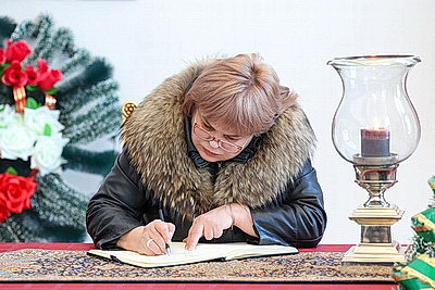 В книге соболезнований в посольстве Ирана в Беларуси продолжают оставлять записи