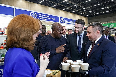 Президент Ганы Джон Драмани Махама с официальным визитом посещает Беларусь
