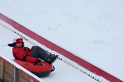 Любители активного отдыха провели праздничные выходные на снежных склонах