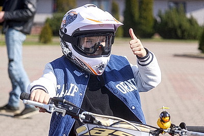 Рев мотора, блеск хрома и невероятная скорость. В Бресте торжественно открыли мотосезон-2026