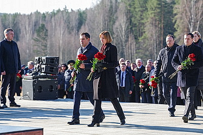 \"Пусть скорбь и печаль обернутся в мужество ваше и силу\". В Хатыни проходит всенародная вахта памяти