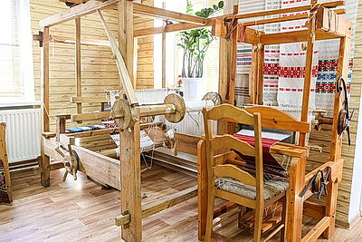 Дизайнерский наряд с кодом предков. Костюмы Малоритского строя вписались в современный гардероб