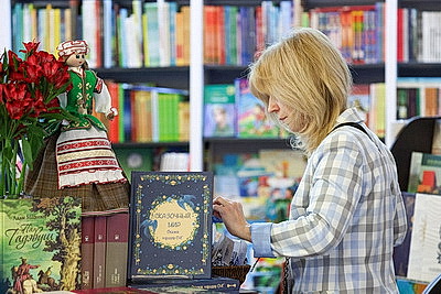 Фольклорные танцы и книги о подвигах. Презентация Армении и Молдовы прошла на Минской книжной выставке-ярмарке