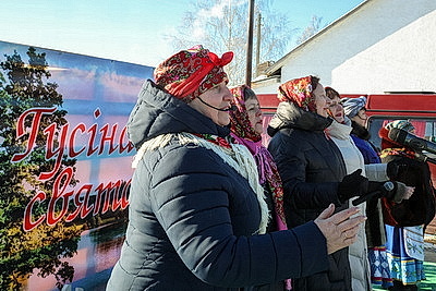 Гусиные забеги, обряды и много песен. В Костюковичском районе провели \"Гусінае свята\"