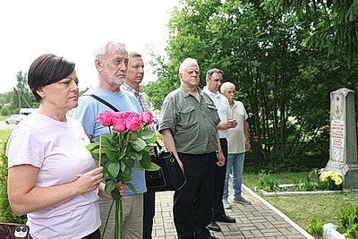 Четыре фамилии, один подвиг. Потомки экипажа Гастелло встретились на месте огненного тарана