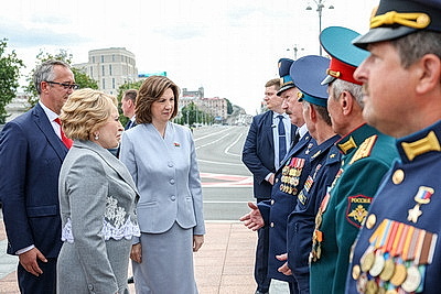 Автопробег \"Города-герои - города Героев\" по территории Беларуси стартовал от площади Победы в Минске